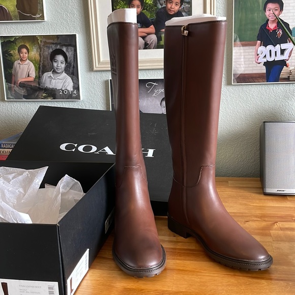 New Coach boots Fynn Boot
Embossed with our iconic - Picture 1 of 17